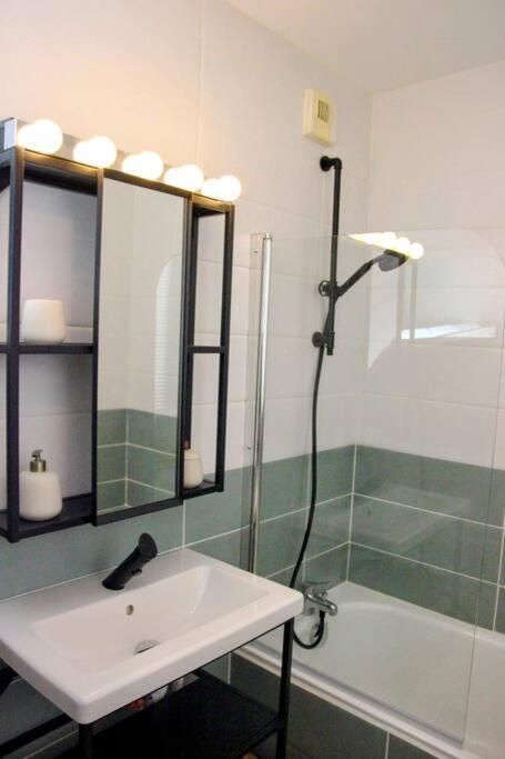 Le Rosa Bonheur Apartment Нант Екстериор снимка